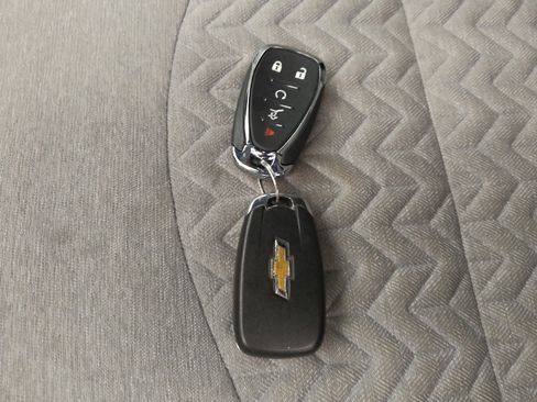 Used 2023 Chevrolet Equinox LT w/ Driver Convenience Package AWD/4WD image 32