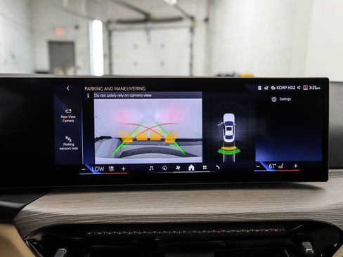 Used 2025 BMW 330i xDrive Sedan w/ Convenience Package image 20