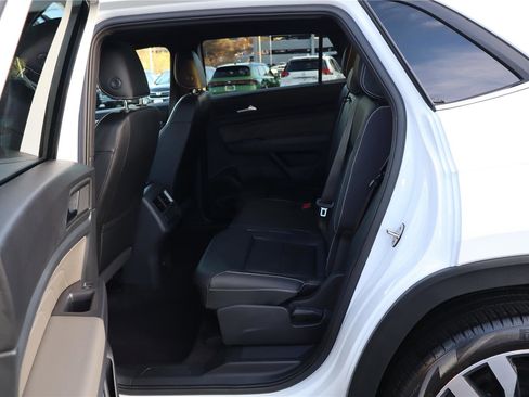 Used 2021 Volkswagen Atlas Cross Sport SE image 26