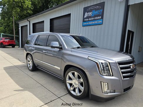 Used 2019 Cadillac Escalade Premium Luxury RWD image 10
