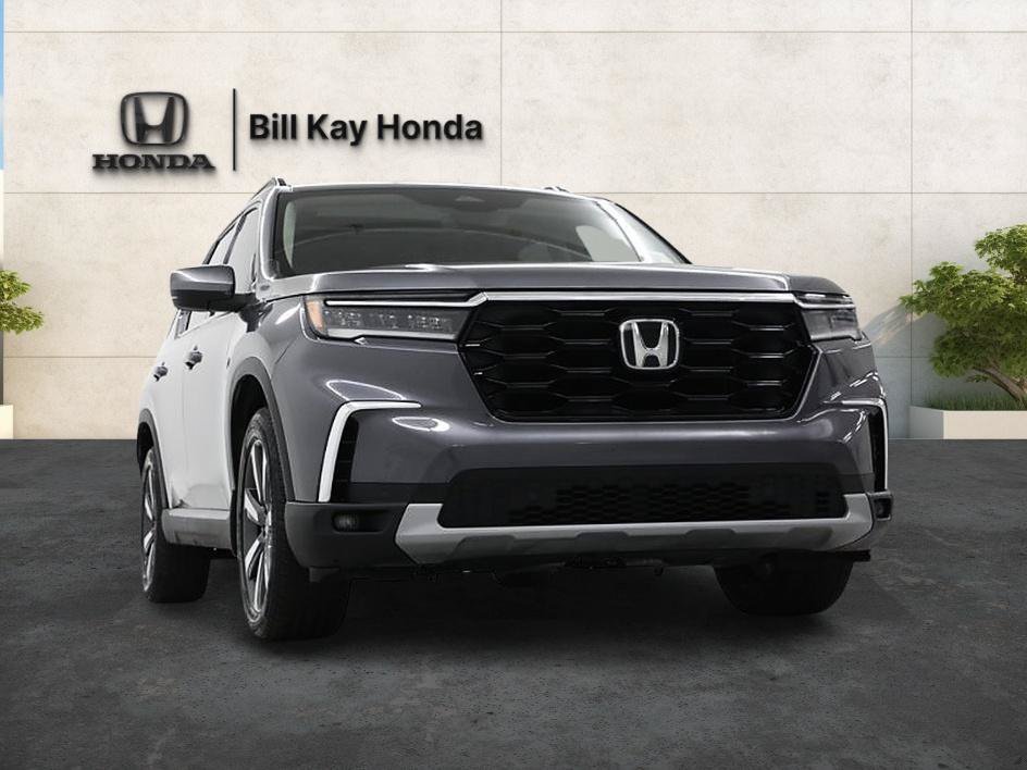 Used 2023 Honda Pilot Touring image 1