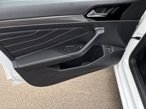 Used 2024 Volkswagen Jetta SEL image 6