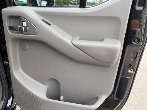 Used 2016 Nissan Frontier SL w/ Moonroof Package AWD/4WD image 31