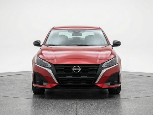 Used 2025 Nissan Altima 2.5 SV image 2