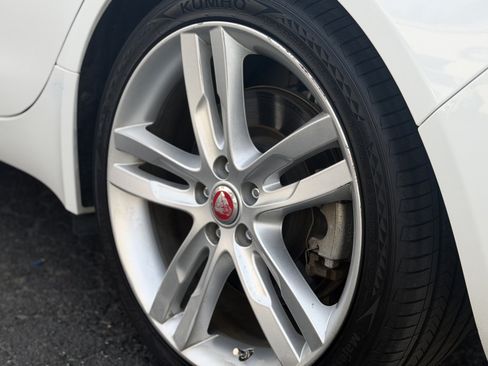 Used 2017 Jaguar XE Prestige RWD image 11