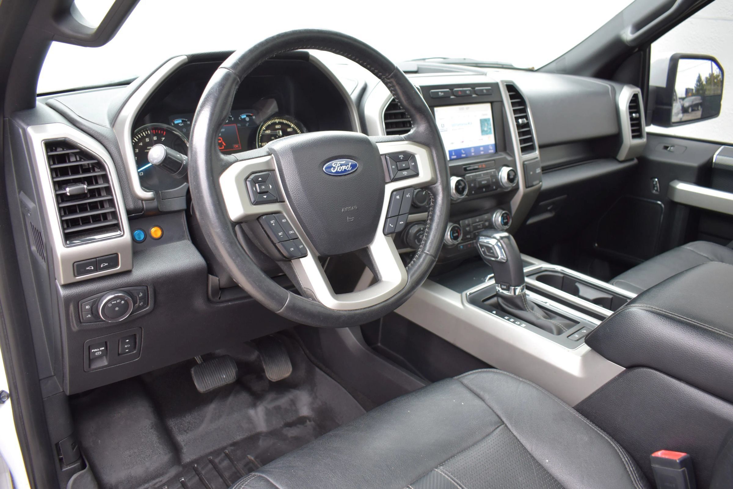 Used 2019 Ford F150 Lariat w/ Equipment Group 502A Luxury AWD/4WD image 3