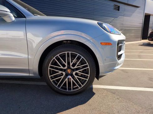 Certified 2026 Porsche Cayenne AWD/4WD image 11