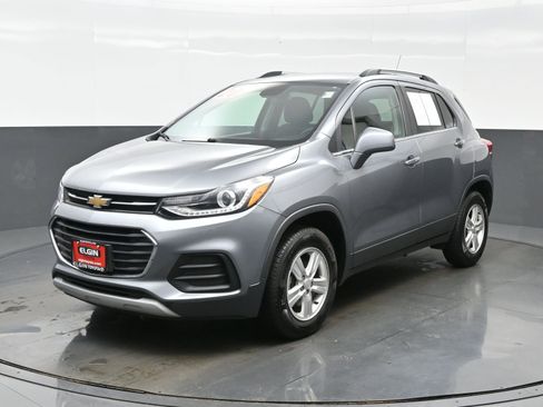 Used 2020 Chevrolet Trax LT w/ LPO, Cargo Package AWD/4WD image 2