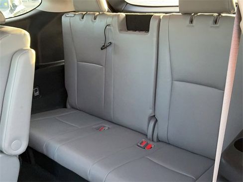 Used 2021 Toyota Highlander XLE image 15