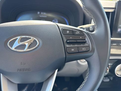 Used 2025 Hyundai Venue SEL FWD image 15