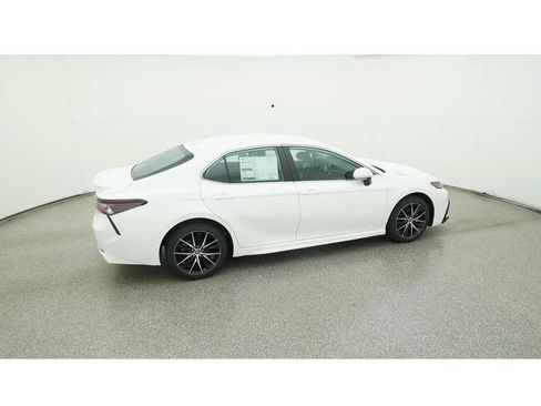 Used 2023 Toyota Camry SE FWD image 13