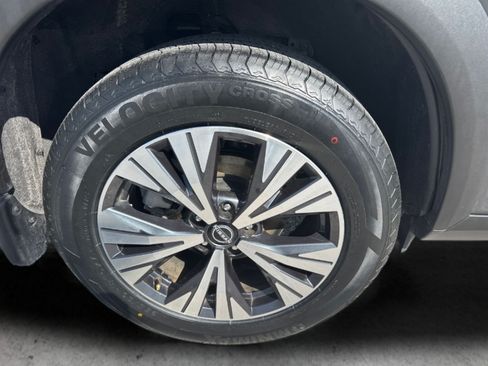 Certified 2022 Nissan Rogue SV FWD image 38