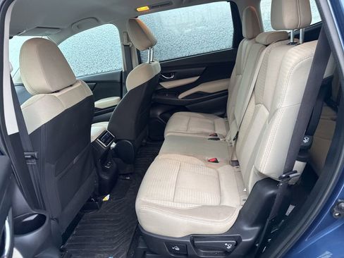 Used 2022 Subaru Ascent Premium w/ Convenience Package image 9