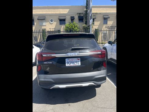 Used 2023 Kia Seltos LX AWD/4WD image 5