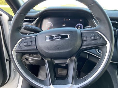 Used 2024 Jeep Grand Cherokee Altitude RWD image 34