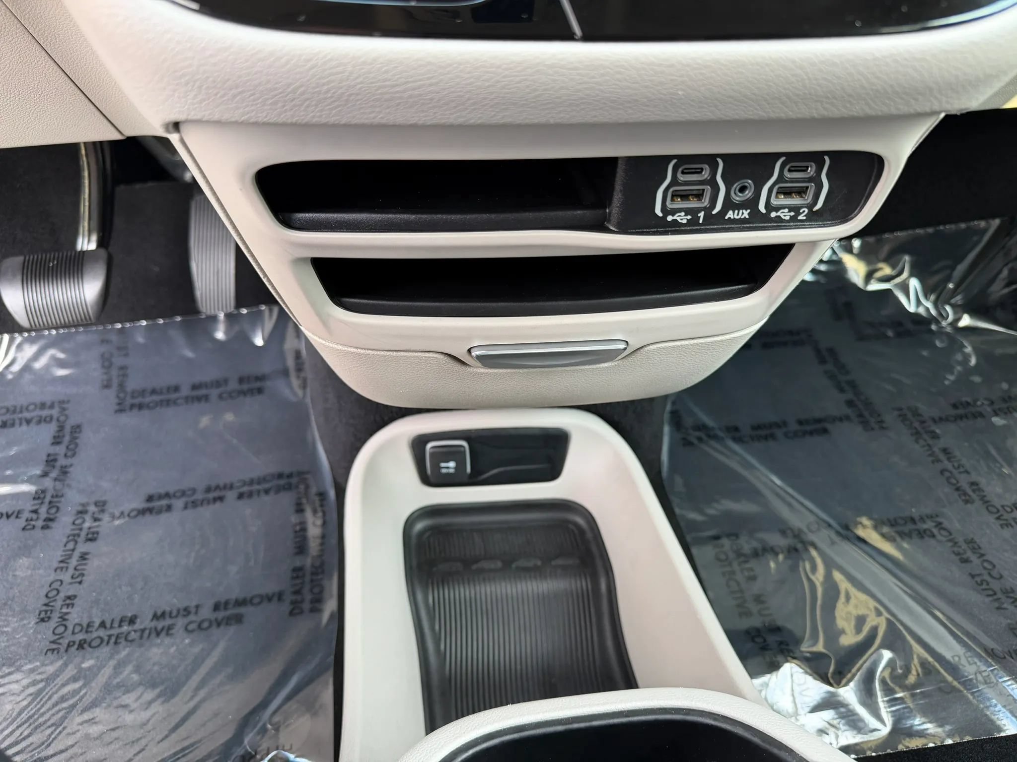 Used 2023 Chrysler Pacifica Touring-L FWD image 30