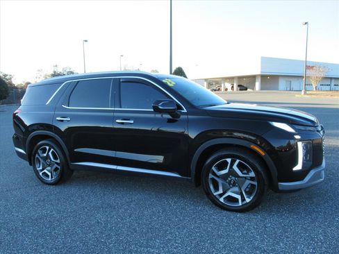 Used 2023 Hyundai Palisade SEL w/ Premium Package image 2