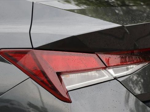 Certified 2021 Hyundai Elantra SEL FWD image 11