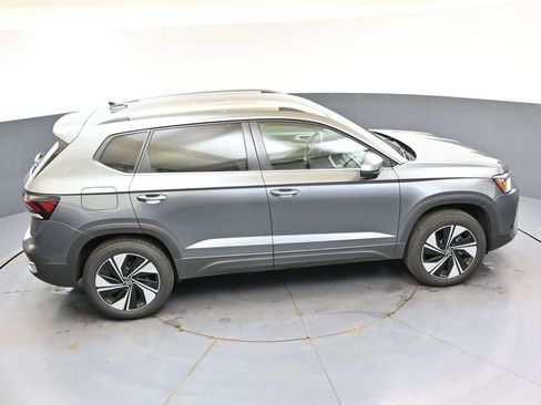 Used 2025 Volkswagen Taos SE AWD/4WD image 41
