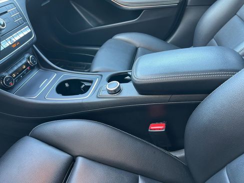 Used 2019 Mercedes-Benz GLA 250 4MATIC image 33