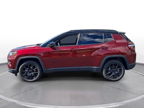 Used 2022 Jeep Compass Latitude w/ Sun and Sound Group AWD/4WD image 5