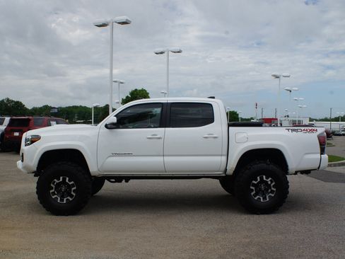 Used 2023 Toyota Tacoma TRD Sport w/ TRD Premium Sport Package AWD/4WD image 14