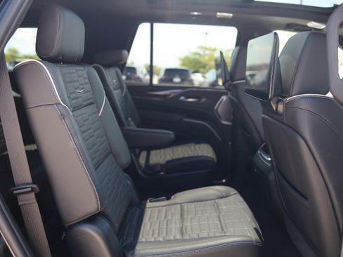 Used 2024 Cadillac Escalade Sport Platinum w/ LPO, ONYX Package AWD/4WD image 43