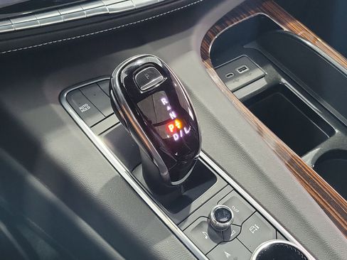 Used 2022 Cadillac Escalade ESV Premium Luxury w/ Performance Package image 32