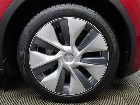 Used 2024 Tesla Model Y Long Range image 8