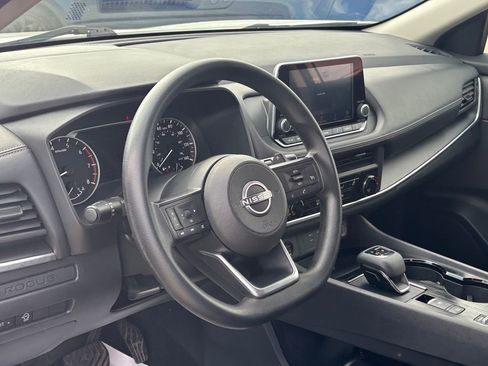 Used 2024 Nissan Rogue S image 8