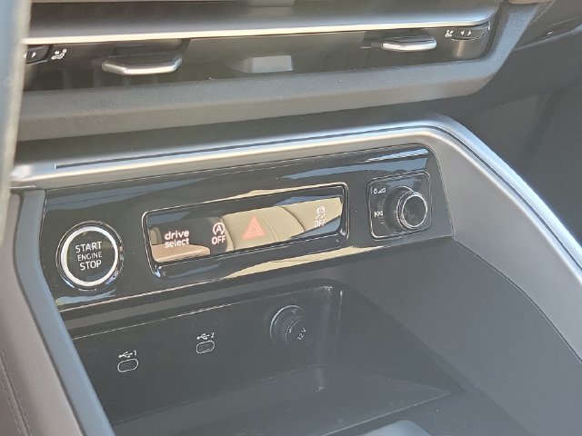 Used 2025 Audi Q5 Premium Plus w/ Premium Plus AWD/4WD image 21