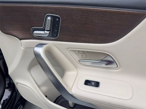 Used 2022 Mercedes-Benz CLA 250 CLA 250 image 47