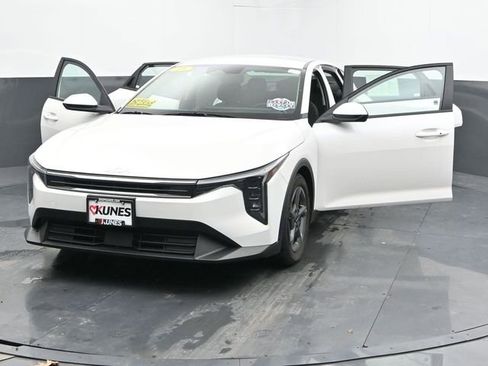 Used 2025 Kia K4 LXS image 51