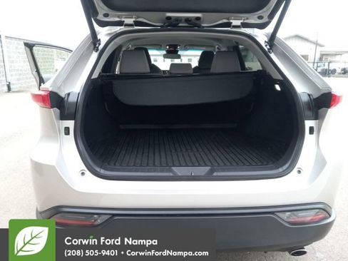 Used 2022 Toyota Venza LE image 28