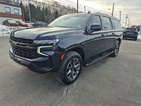 Used 2024 Chevrolet Suburban Z71 w/ Luxury Package image 11