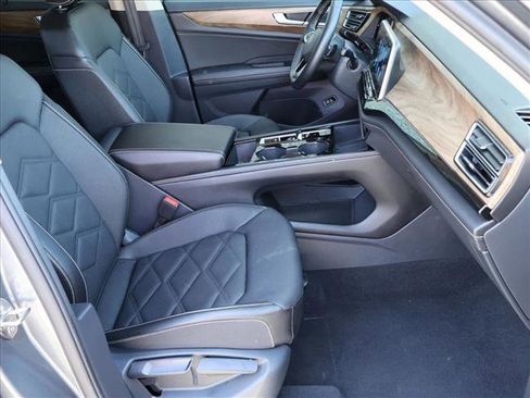 Used 2025 Volkswagen Atlas SE AWD/4WD image 23