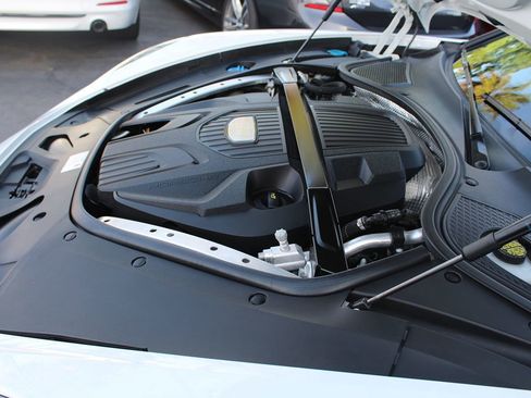 Used 2018 Porsche Panamera 4 image 38