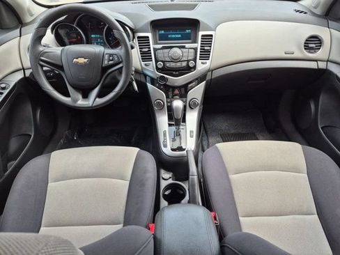 Used 2014 Chevrolet Cruze LS FWD image 13