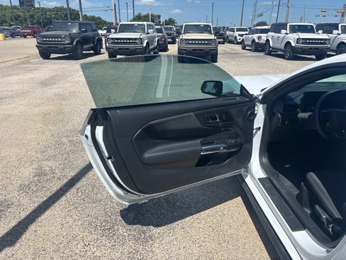 Used 2025 Ford Mustang Coupe RWD image 13