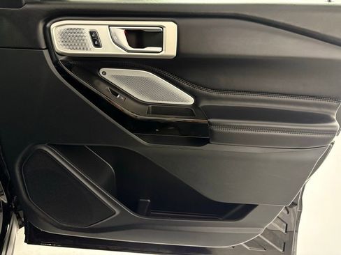 Used 2022 Ford Explorer Platinum w/ Premium Technology Package image 48