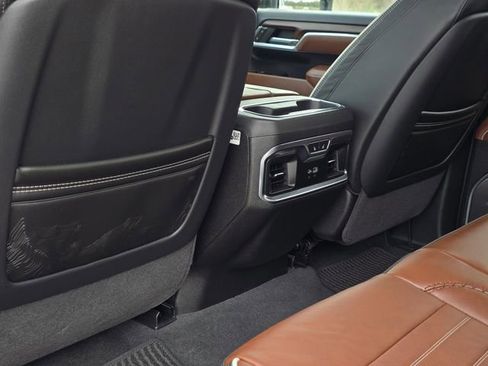 Used 2025 GMC Sierra 2500 Denali Ultimate image 29