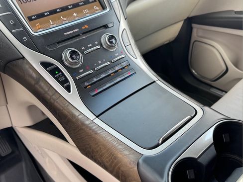 Used 2017 Lincoln MKX Select w/ MKX Climate Package AWD/4WD image 22