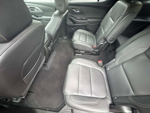 Used 2023 Chevrolet Traverse LT image 18