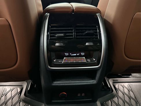 Used 2026 BMW X7 M60i image 43