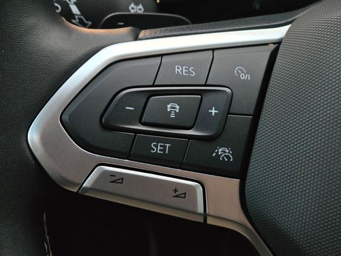 Used 2024 Volkswagen Atlas SE FWD image 27