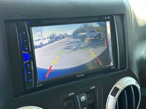 Used 2017 Jeep Wrangler Unlimited Sahara w/ Connectivity Group image 22