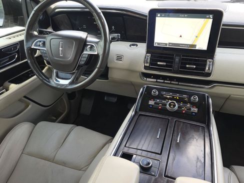 Used 2018 Lincoln Navigator L Select w/ Technology Package RWD image 11
