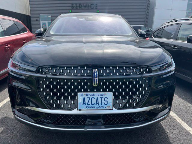 Used 2025 Lincoln Nautilus Premier AWD/4WD image 2