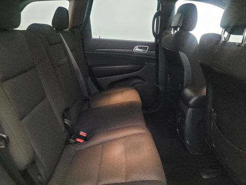 Used 2020 Jeep Grand Cherokee Laredo AWD/4WD image 19
