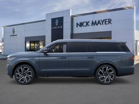 New 2026 Lincoln Navigator L Reserve AWD/4WD image 3